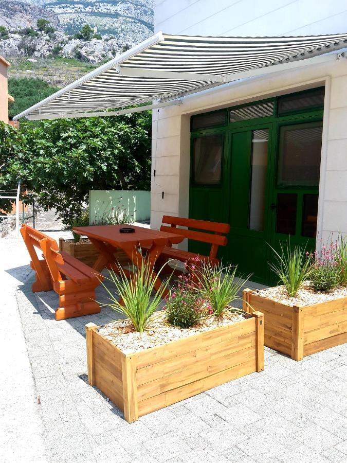 Vila Maslina Apartments Mit Pool Und Garten Nahe Am Strand Tučepi Exterior foto