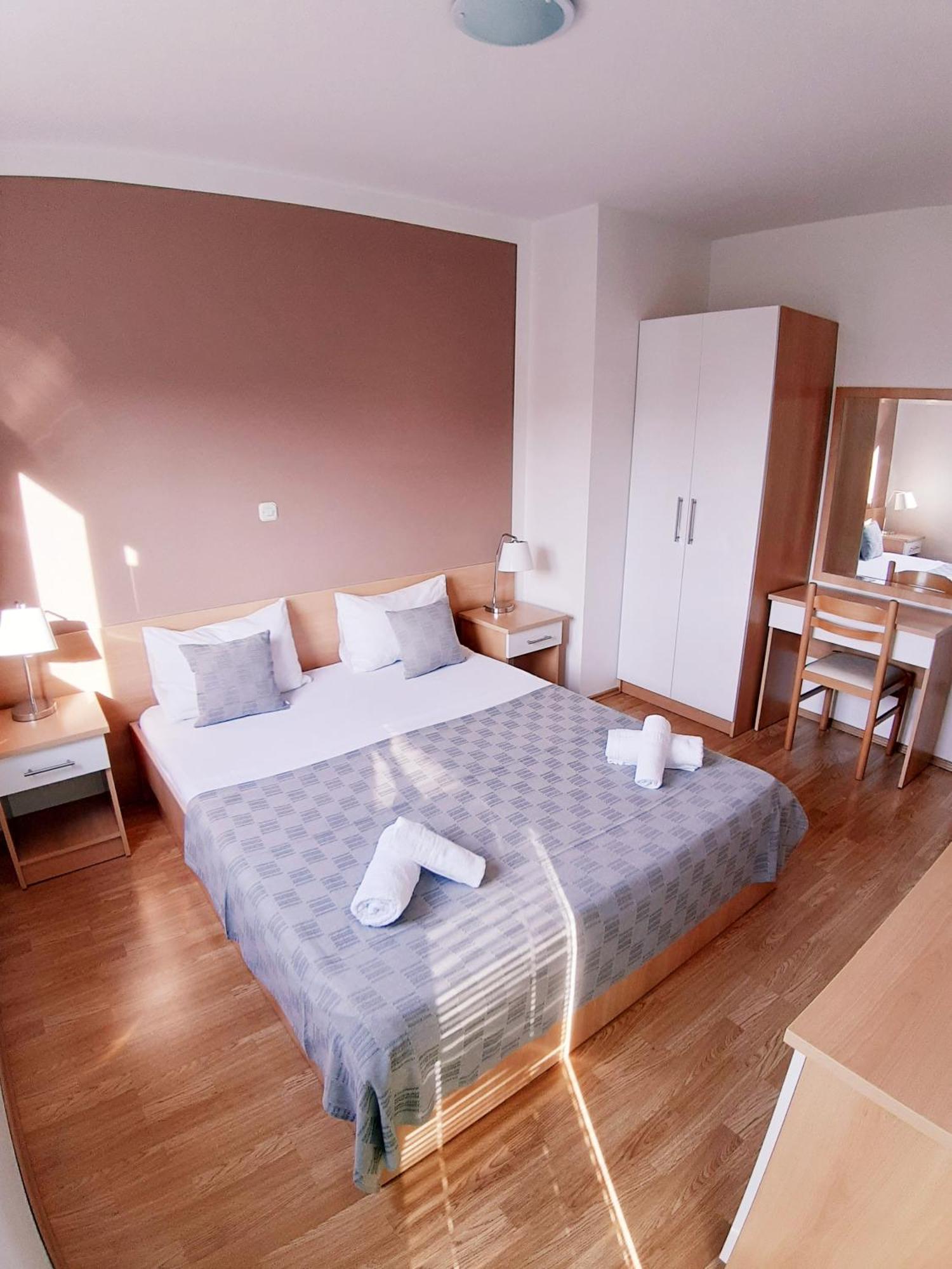 Vila Maslina Apartments Mit Pool Und Garten Nahe Am Strand Tučepi Quarto foto